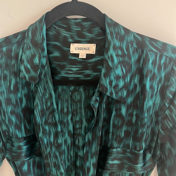 L'AGENCE Cameron Long Shirt Dress in Green Animal Print Dark Glad & Black Lionne - Picture 8 of 16